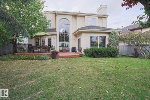Stucco exterior with a large arched window - 995 Ogilvie Boulevard Nw, Edmonton, AB 