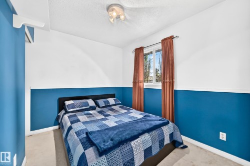 Window with exterior scenery, overhead light fixture, light-colored carpeting, split air conditioning unit - 11007 173A Avenue Nw, Edmonton, AB 