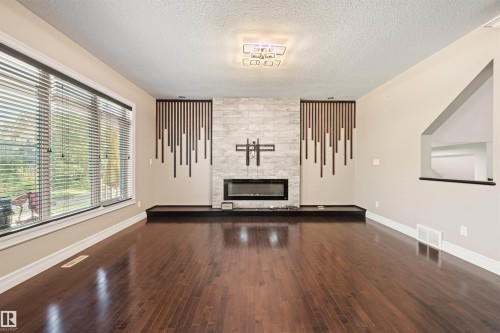 2422 Warry Place Sw, Edmonton, AB 