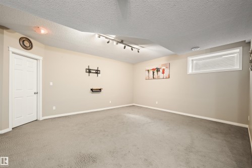 2422 Warry Place Sw, Edmonton, AB 