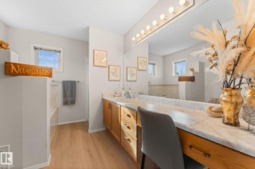 9806 179 Avenue Nw, Edmonton, AB 