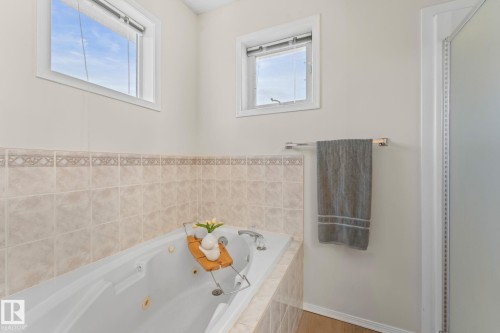 9806 179 Avenue Nw, Edmonton, AB 