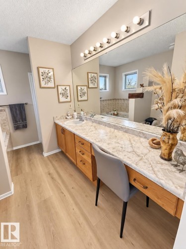 9806 179 Avenue Nw, Edmonton, AB 