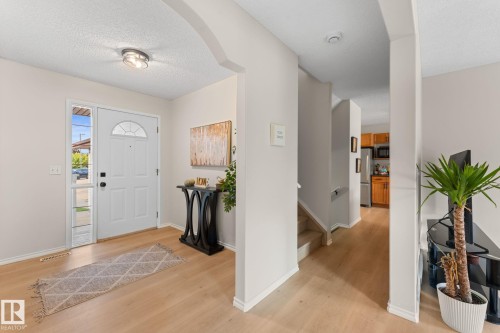 9806 179 Avenue Nw, Edmonton, AB 