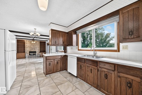 7355 18 Avenue Nw, Edmonton, AB 