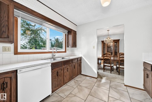 7355 18 Avenue Nw, Edmonton, AB 