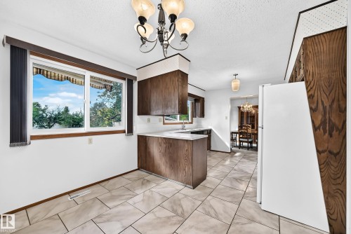 7355 18 Avenue Nw, Edmonton, AB 