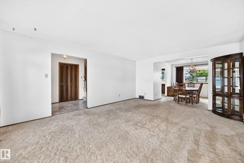 7355 18 Avenue Nw, Edmonton, AB 