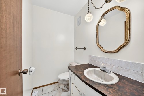 7355 18 Avenue Nw, Edmonton, AB 
