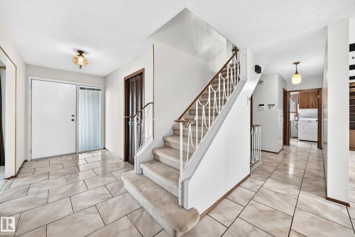 7355 18 Avenue Nw, Edmonton, AB 