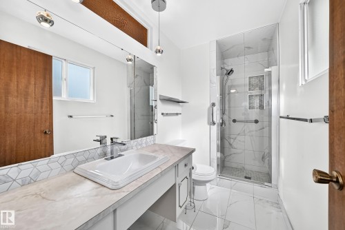7355 18 Avenue Nw, Edmonton, AB 