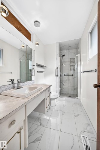 7355 18 Avenue Nw, Edmonton, AB 