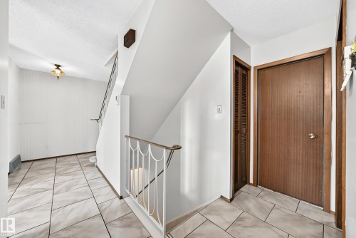 7355 18 Avenue Nw, Edmonton, AB 