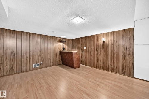 7355 18 Avenue Nw, Edmonton, AB 