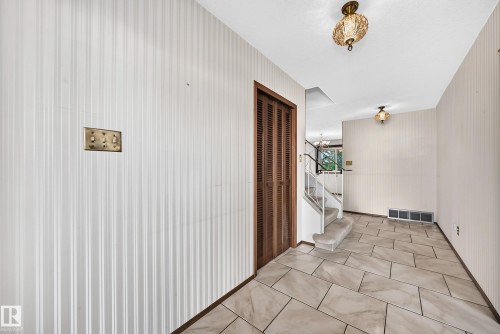 7355 18 Avenue Nw, Edmonton, AB 