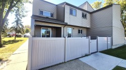 1754 Lakewood Road NW  Edmonton, AB T6K 3B6