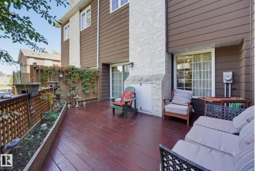 Outdoor deck with a wood-finish floor and a vertical privacy fence - 17072 67 Avenue Nw, Edmonton, AB 