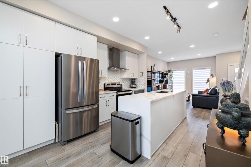7817 Yorke Road Nw, Edmonton, AB 