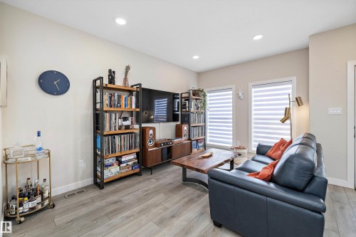7817 Yorke Road Nw, Edmonton, AB 