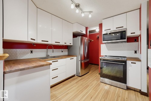 Hidden dishwasher beside the fridge - 1180 Saddleback Road Nw, Edmonton, AB 