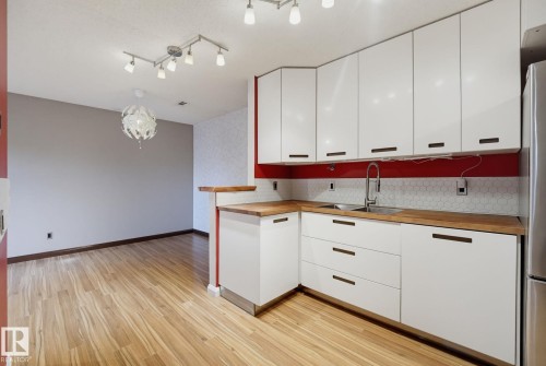 Hidden dishwasher beside the fridge - 1180 Saddleback Road Nw, Edmonton, AB 