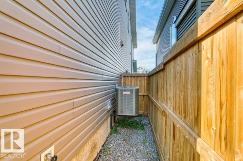 Exterior wall with tan horizontal siding - 1523 168 Street Sw, Edmonton, AB 
