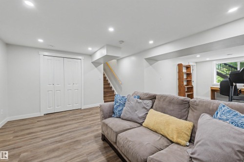 4 Greenwood Place, St. Albert, AB 
