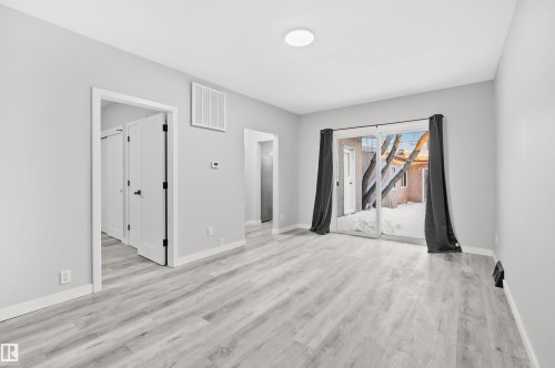 #2 10049 154 ST NW , Edmonton, AB T5P 2H1 3