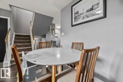 Wood-finish flooring with a neutral wall color - 