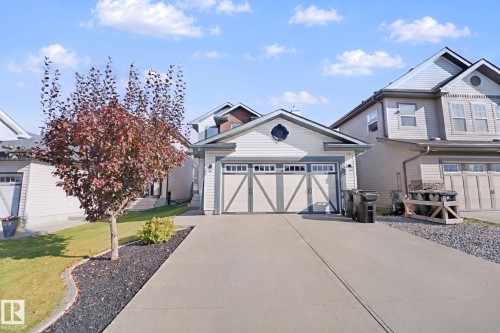 Concrete driveway - 324 Ascott Crescent, Sherwood Park, AB 