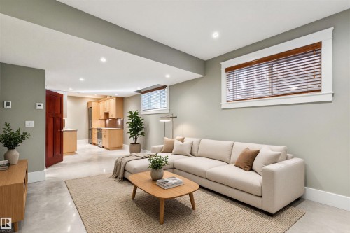 11032 80 Avenue Nw, Edmonton, AB 