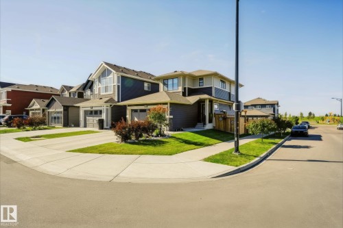1623 Plum Circle Sw, Edmonton, AB 