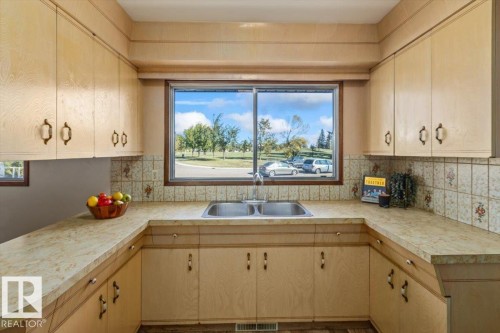 7627 128A Avenue Nw, Edmonton, AB 