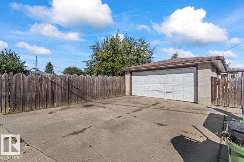 7627 128A Avenue Nw, Edmonton, AB 