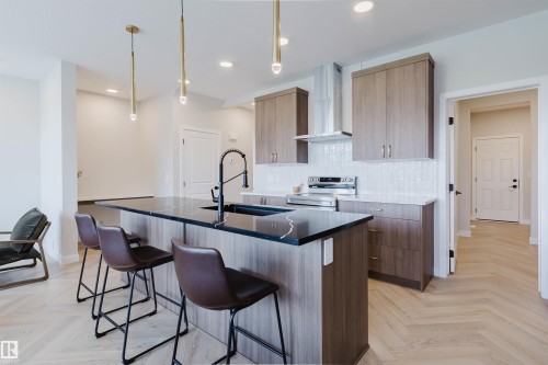 8303 Kiriak Loop Sw, Edmonton, AB 