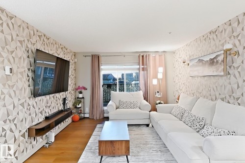Geometric pattern accent walls - #116 4008 Savaryn Dr Sw Sw, Edmonton, AB 