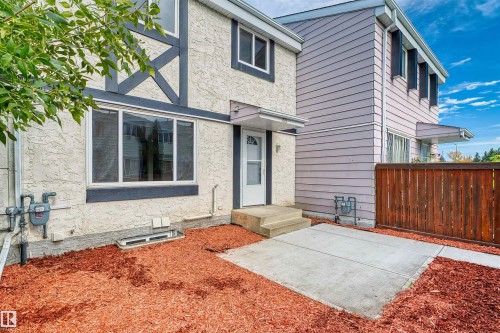 Stucco and siding exterior with decorative trim - 155 Primrose Gardens Gardens Nw, Edmonton, AB 