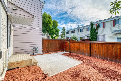 Private outdoor area featuring a concrete patio, wood fencing, and wood chip ground cover - 155 Primrose Gardens Gardens Nw, Edmonton, AB 