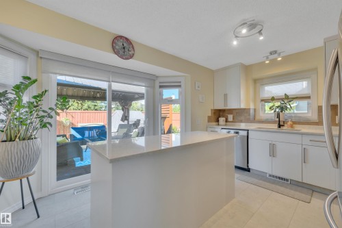 5735 152A Avenue Nw, Edmonton, AB 