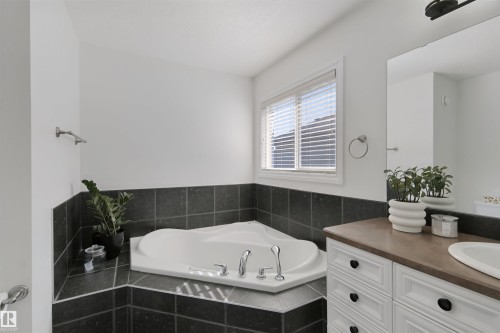215 Henderson Link, Spruce Grove, AB 