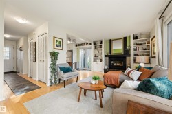 7067 32 Avenue NW  Edmonton, AB T6K 2K9