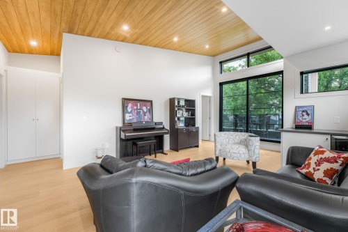 11247 71 Avenue Nw, Edmonton, AB 