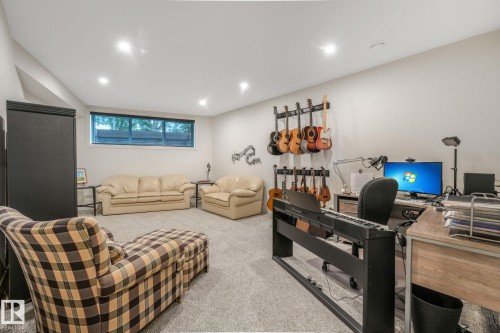 11247 71 Avenue Nw, Edmonton, AB 
