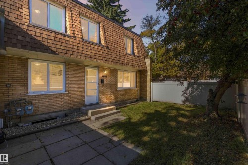 132 LONDONDERRY SQUARE Square NW  Edmonton, AB T5C 3C4