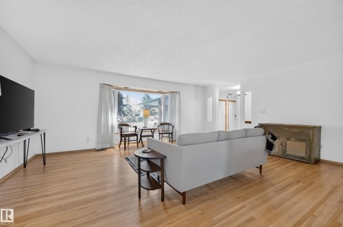 10706 33A Avenue Nw, Edmonton, AB 