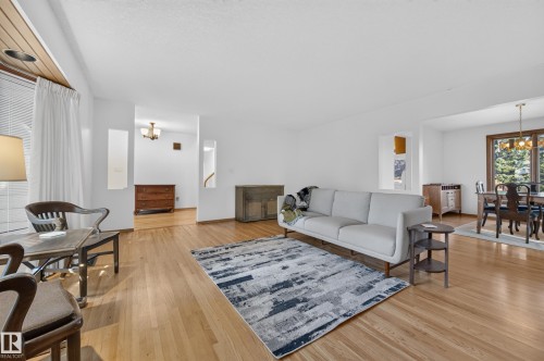 10706 33A Avenue Nw, Edmonton, AB 