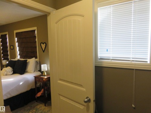 Window in the Primary Walk-in Closet - 91 Birch Place, Fort Saskatchewan, AB 