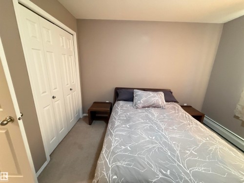 Carpeted room with neutral wall tones and a white bi-fold closet - #302 4309 33 St, Stony Plain, AB 