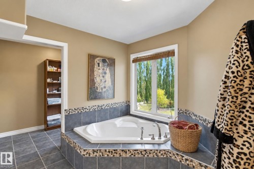 6 Rosenthal Way, Stony Plain, AB 