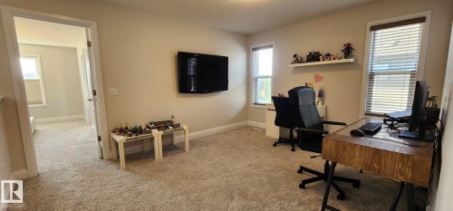 Neutral-toned walls complement plush carpeting - 3779 Cherry Loop Sw, Edmonton, AB 